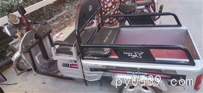 敞篷電動(dòng)三輪車